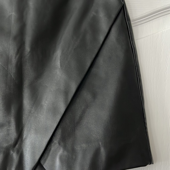 VGUC Blanknyc faux leather miniskirt - Picture 2 of 9